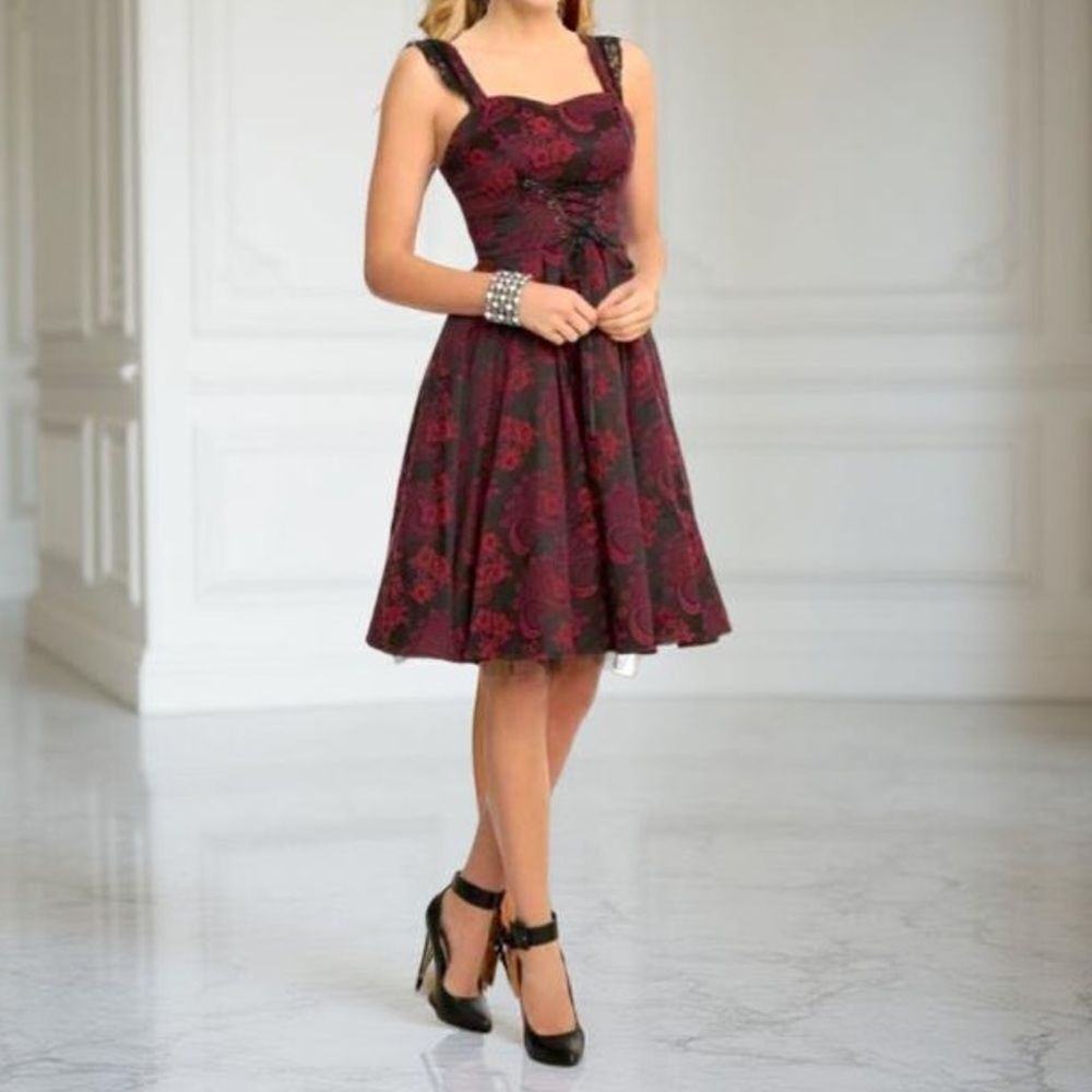 HEARTS & ROSES Red Black Brocade Sleeveless Lace Up Corset Full Dress Small